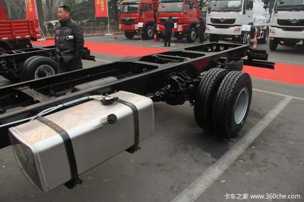 中国重汽 HOWO中卡 168马力 4X2 载货车(ZZ1107G421CD1)(底盘)底盘图（17/27）