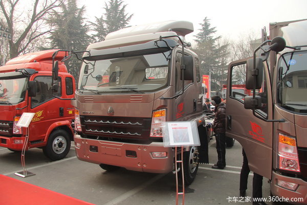 中国重汽 HOWO中卡 160马力 4X2 载货车(ZZ1127G421CD1)外观图（2/15）