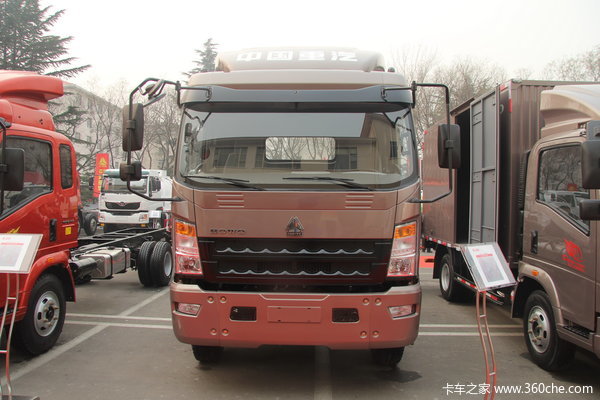 中国重汽 HOWO中卡 160马力 4X2 载货车(ZZ1127G421CD1)外观图