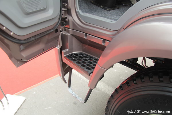 中国重汽 HOWO中卡 160马力 4X2 载货车(ZZ1127G421CD1)驾驶室图（4/19）