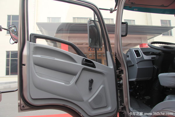 中国重汽 HOWO中卡 160马力 4X2 载货车(ZZ1127G421CD1)驾驶室图（2/19）