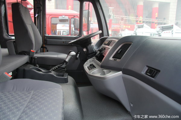 中国重汽 金王子重卡 340马力 6X4 自卸车(ZZ3251N3841D1)驾驶室图（24/30）