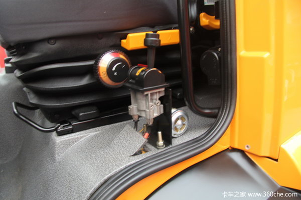 中国重汽 金王子重卡 340马力 6X4 自卸车(ZZ3251N3841D1)驾驶室图（5/30）