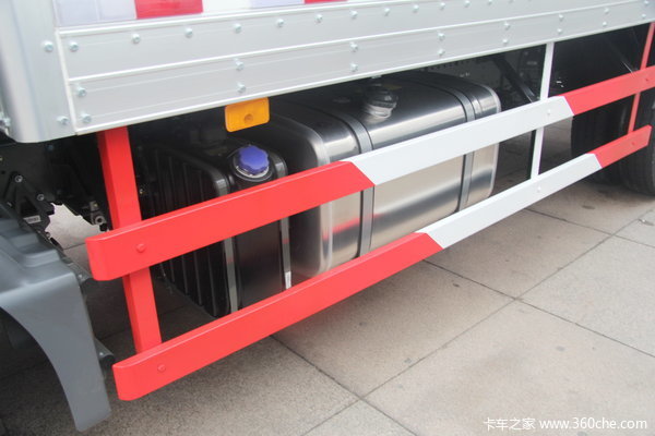 中国重汽 SITRAK C5H重卡 180马力 4X2 厢式载货车(ZZ5126XYZH451GD1)底盘图（4/6）