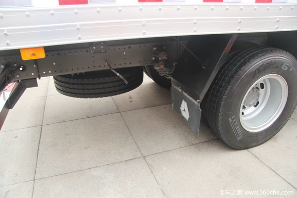 中国重汽 SITRAK C5H重卡 180马力 4X2 厢式载货车(ZZ5126XYZH451GD1)底盘图（1/6）