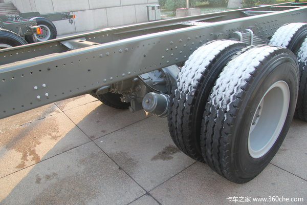 中国重汽 HOWO T5G重卡 310马力 8X4 载货车(底盘)底盘图（7/15）