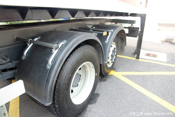 联合卡车U270 270马力 6X2 可交换箱体式载货车(SQR1251D5T2-E)底盘图（29/56）