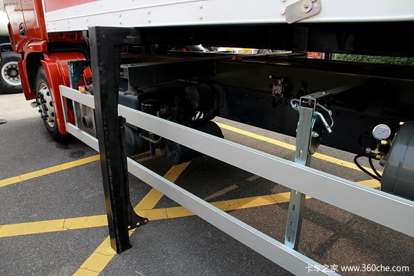 联合卡车U270 270马力 6X2 可交换箱体式载货车(SQR1251D5T2-E)底盘图（22/56）