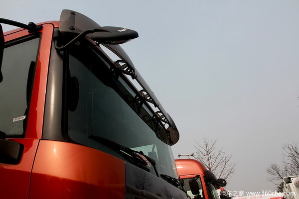 联合卡车U270 270马力 6X2 可交换箱体式载货车(SQR1251D5T2-E)底盘图（10/56）