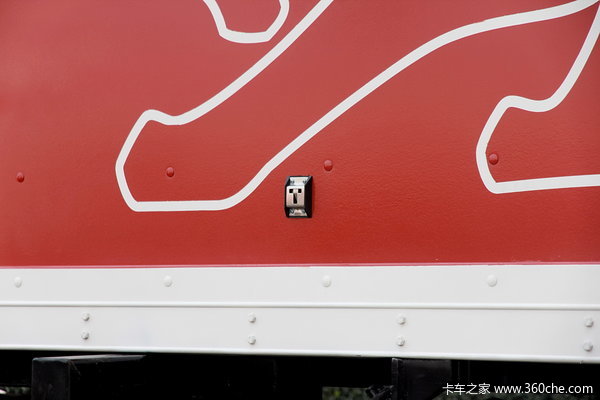 联合卡车U270 270马力 6X2 可交换箱体式载货车(SQR1251D5T2-E)底盘图