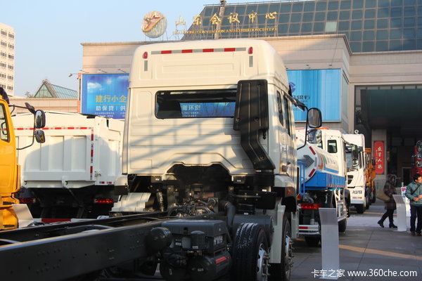 中国重汽 豪瀚-J5G重卡 210马力 6X2 载货车(底盘)(ZZ1255H56C3D1)外观图（3/10）
