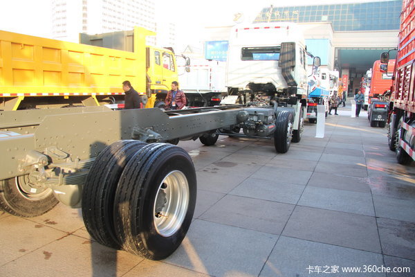 中国重汽 豪瀚-J5G重卡 210马力 6X2 载货车(底盘)(ZZ1255H56C3D1)底盘图（6/12）