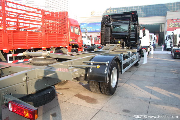 中国重汽 HOWO T5G重卡 280马力 4X2 载货车(ZZ1167K561GD1)外观图（5/9）
