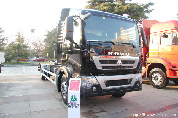 中国重汽 HOWO T5G重卡 280马力 4X2 载货车(ZZ1167K561GD1)外观图（3/9）