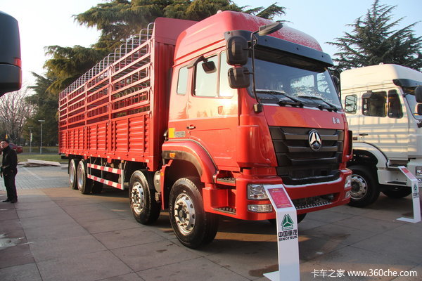 中国重汽 豪瀚-J5G重卡 310马力 8X4 仓栅式载货车(ZZ5315CCYN4663D1)外观图（3/4）