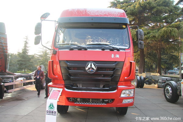 中国重汽 豪瀚-J5G重卡 310马力 8X4 仓栅式载货车(ZZ5315CCYN4663D1)外观图（2/4）