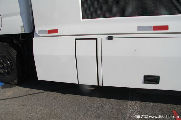 福田 欧马可5系 168马力 4X2 厢式载货车(LED宣传车)(BJ5129XXC-FB)外观图（18/20）