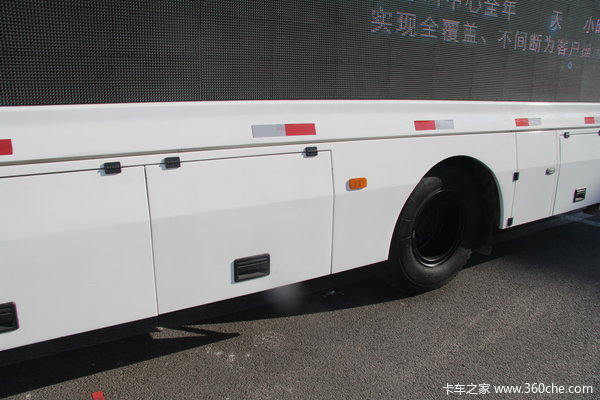 福田 欧马可5系 168马力 4X2 厢式载货车(LED宣传车)(BJ5129XXC-FB)外观图（16/20）