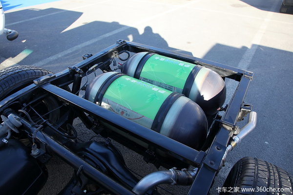 福田 萨普V 2.2L CNG/汽油双燃料 双排皮卡外观图（6/8）
