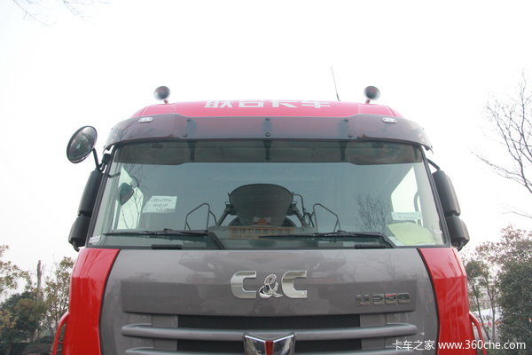 联合卡车U380 380马力 8X4 自卸车(SQR3311D6T6-3)外观图（11/18）