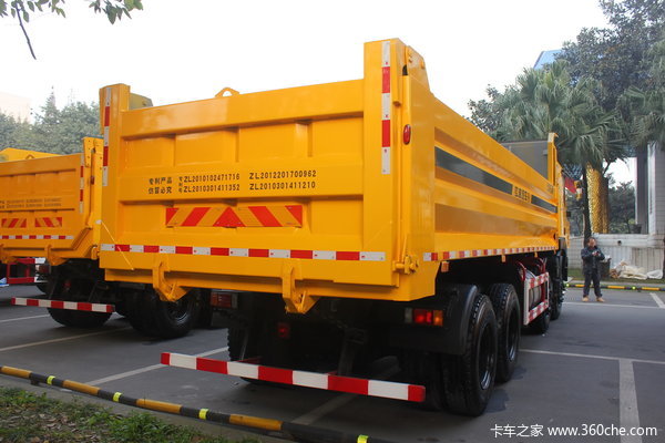 红岩 新金刚重卡 290马力 8X4 自卸车(CQ3314HMG366)外观图（5/22）