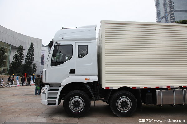 东风柳汽 霸龙重卡 245马力 6X2 排半厢式载货车(LZ5250XXYM5CA)外观图（18/18）