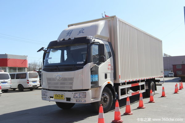 解放 J6L中卡 180马力 4X2 厢式载货车(CA5160XXYP62K1L5A1E4)外观图（2/34）