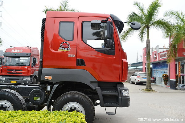 东风柳汽 霸龙重卡 320马力 8X4 排半载货车(底盘)(LZ1240M5FAT)外观图（31/39）