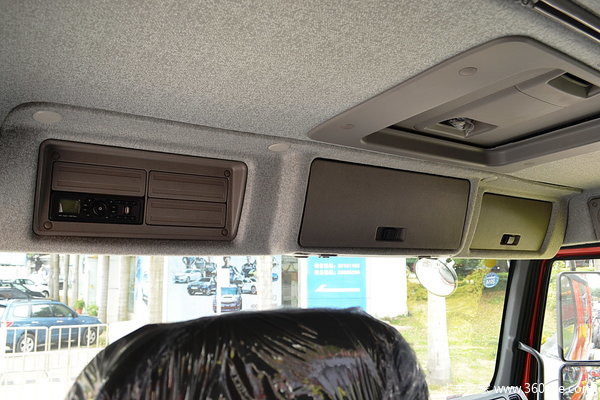 东风柳汽 霸龙重卡 320马力 8X4 排半载货车(底盘)(LZ1240M5FAT)驾驶室图（36/52）
