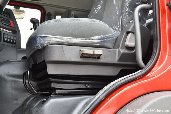 东风柳汽 霸龙重卡 320马力 8X4 排半载货车(底盘)(LZ1240M5FAT)驾驶室图（7/52）
