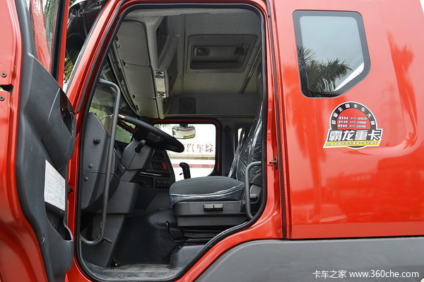 东风柳汽 霸龙重卡 320马力 8X4 排半载货车(底盘)(LZ1240M5FAT)驾驶室图（6/52）