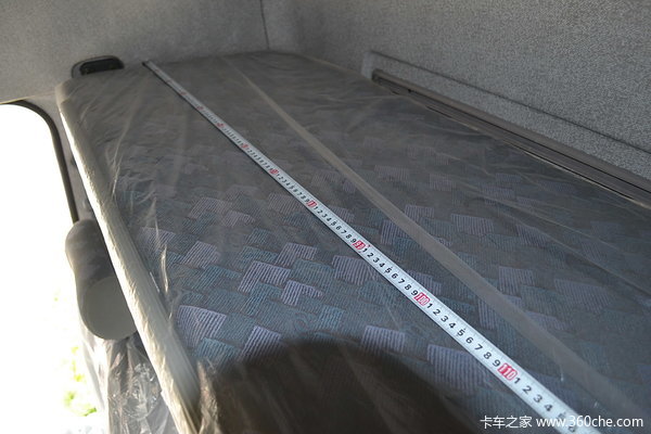 东风柳汽 乘龙中卡 220马力 6X2 排半载货车(底盘)驾驶室图（51/62）