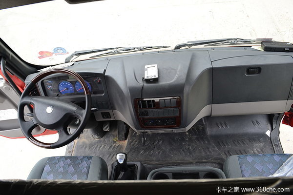 东风柳汽 乘龙中卡 220马力 6X2 排半载货车(底盘)驾驶室图（48/62）