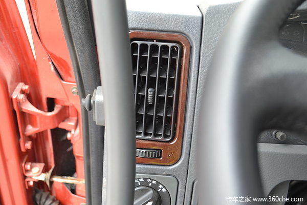 东风柳汽 乘龙中卡 220马力 6X2 排半载货车(底盘)驾驶室图（14/62）
