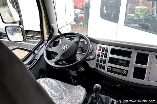 解放 J6L中卡 180马力 4X2 排半载货车(底盘)(CA5160XXYP62K1L5E)驾驶室图（18/59）