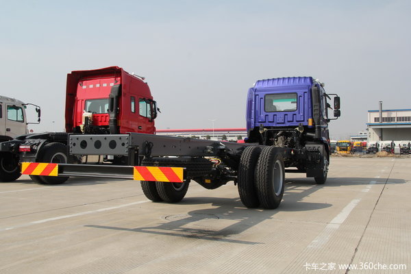 江淮 格尔发K3系列中卡 160马力 4X2 排半载货车(HFC5161XXYPZ5K1E1F)外观图（6/32）