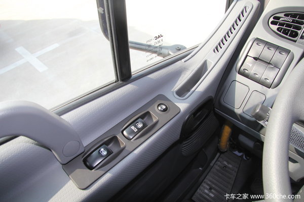 江淮 格尔发K3系列中卡 160马力 4X2 排半载货车(HFC5161XXYPZ5K1E1F)驾驶室图（10/37）