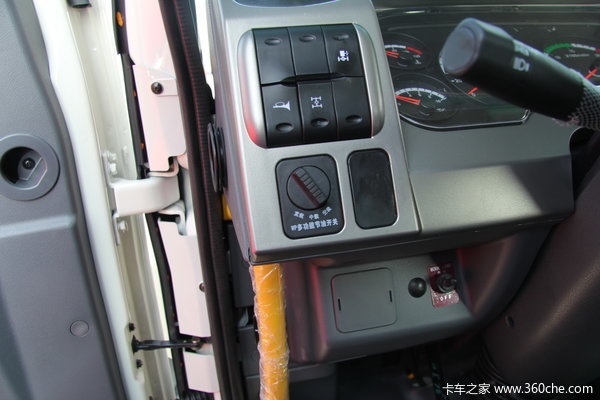 江淮 格尔发K3系列重卡 375马力 8X4 自卸车(HFC3311P1K6H38F)驾驶室图（5/16）