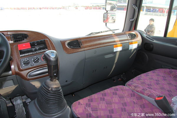江淮 格尔发K3系列中卡 160马力 4X2 排半载货车(底盘)(HFC1161PZ5K1E1AF)驾驶室图（6/9）