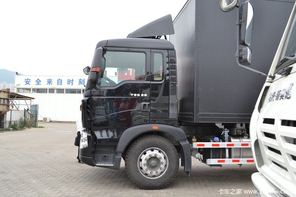 中国重汽 HOWO T5G重卡 280马力 4X2 厢式载货车(ZZ5167ZKXM561GD1)外观图（39/53）