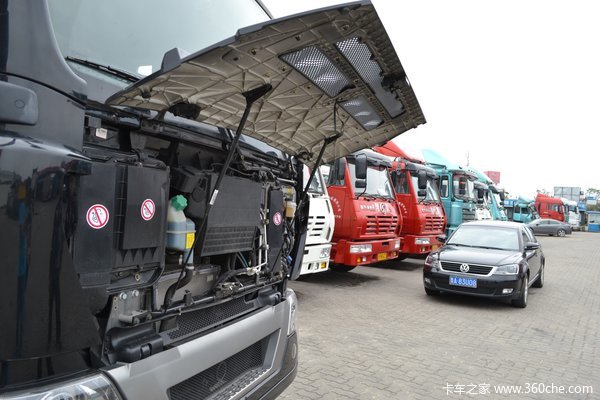 中国重汽 HOWO T5G重卡 280马力 4X2 厢式载货车(ZZ5167ZKXM561GD1)外观图（36/53）