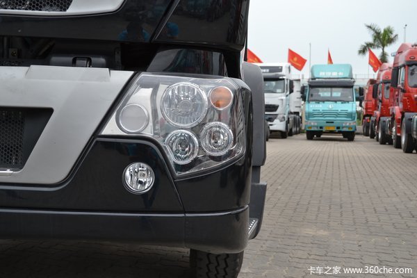 中国重汽 HOWO T5G重卡 280马力 4X2 厢式载货车(ZZ5167ZKXM561GD1)外观图（25/53）