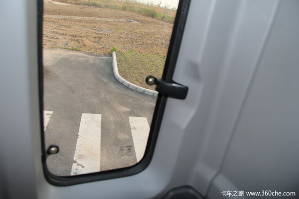 江淮 帅铃 160马力 4X2 排半载货车(HFC1142P70K1E1)驾驶室图（34/41）
