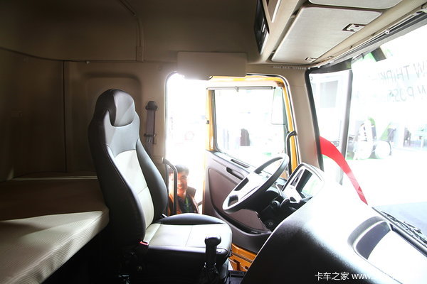 四川现代 Xcient创虎 440马力 8X4 自卸车(CHM3310KPQ64M)驾驶室图（55/59）
