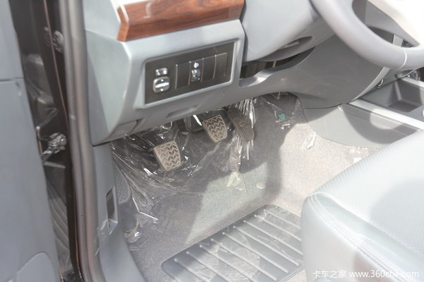2013款福田 拓陆者S 至尊版 2.8L柴油 四驱 双排皮卡驾驶室图（8/25）