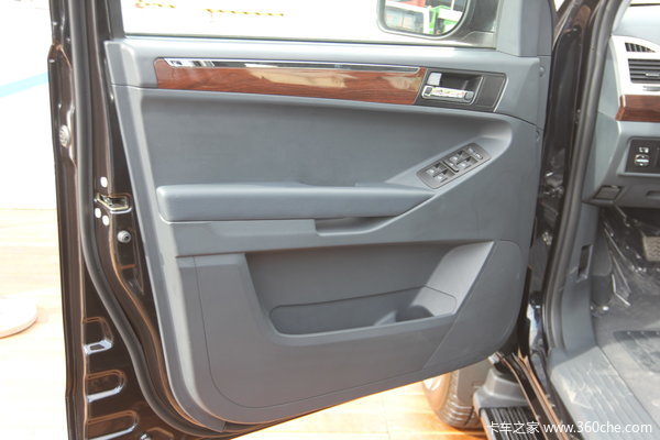 2013款福田 拓陆者S 至尊版 2.8L柴油 四驱 双排皮卡驾驶室图（2/25）