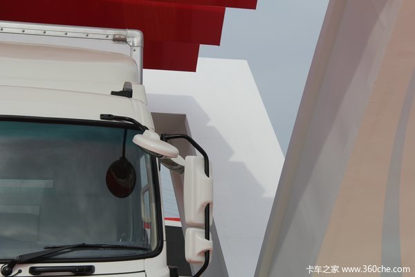 东风 天锦中卡 270马力 厢式载货车(右舵)(DFH1160B)外观图（9/27）