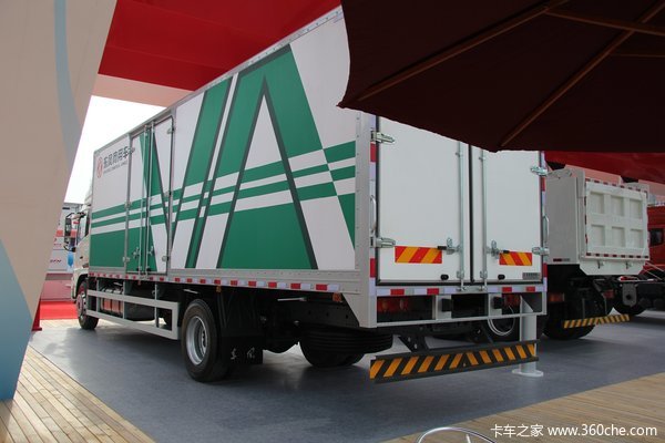 东风 天锦中卡 270马力 厢式载货车(右舵)(DFH1160B)外观图（3/27）