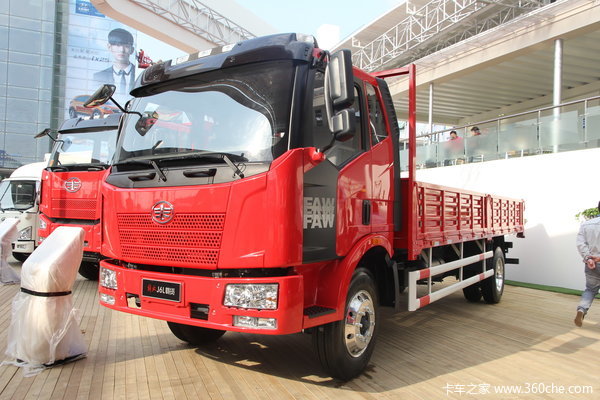 解放 J6L中卡 180马力 4X2 LNG载货车(CA1160P62L4E1M5)外观图（29/62）