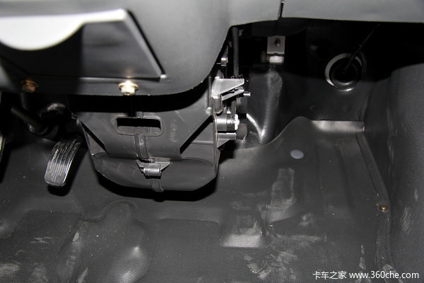 2014款北汽 威旺 1.0L 61马力 汽油 单排栏板式微卡驾驶室图（8/27）